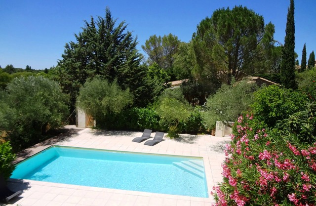 100% quiet in Uzès! pool 10X5m, 70m² with AC + private terrace, WIFI, big garden