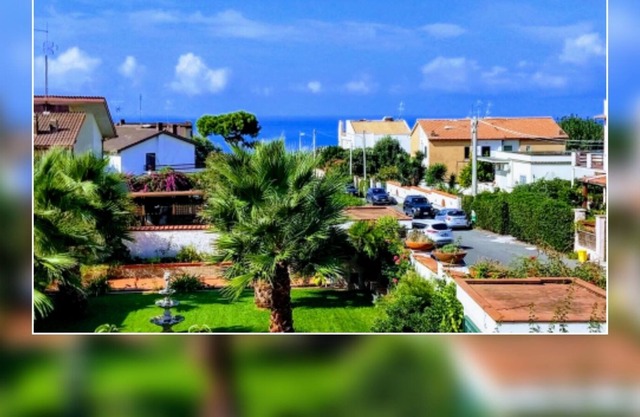 100m>beach, 340m>trainstation to Rome, big garden, BBQ, terrace-view towards sea