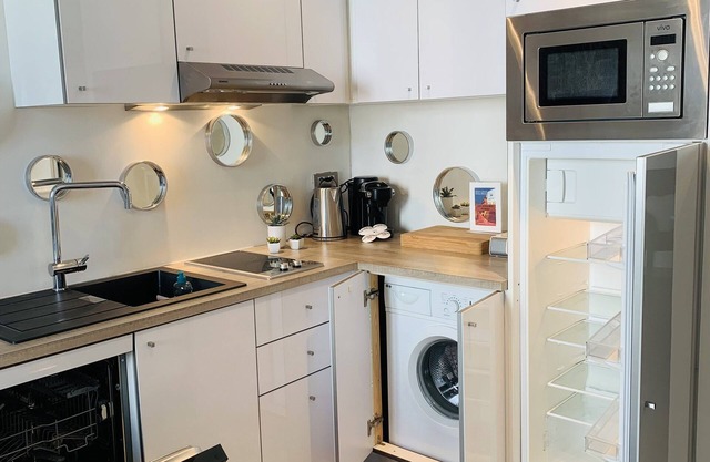 100m Croisette, luxurious T3, 2 bedrooms & 2 bathrooms, air conditioned.