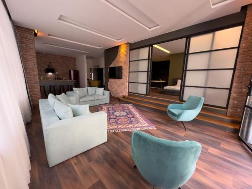 101- Garden, Jacuzzi, Spacious, Luxury House