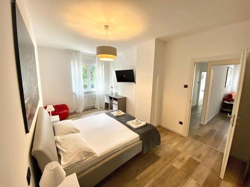 10min from center, 3 bedroom apartment with balcony