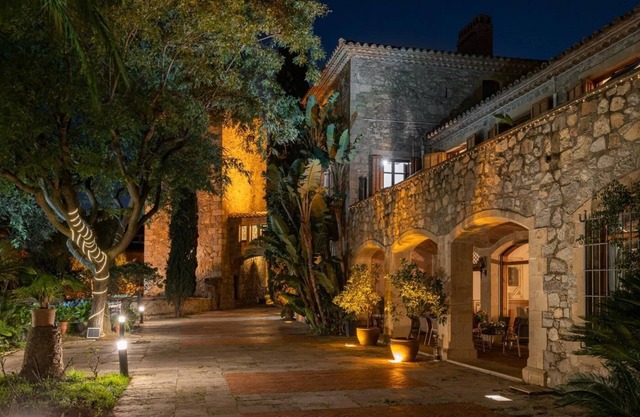 11 century castle - Ideal house for families with garden and swimming pool.