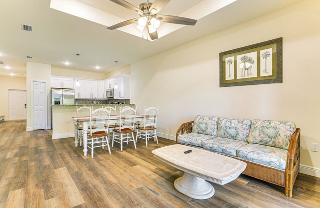 11 Mi to Fort Myers River District: Suburban Haven