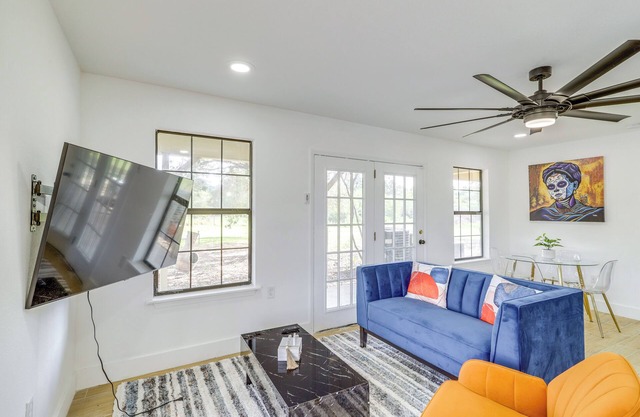 11 Mi to Golf: Home w/Fishing Pond in Hempstead