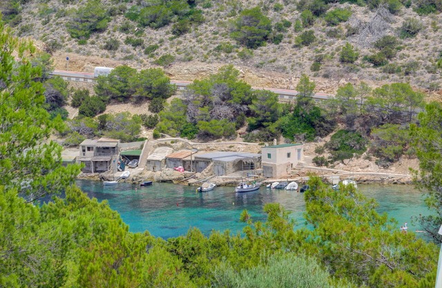 11 People Villa with Sea Views, Infinity Pool, Gym and 5min Walk to Beach