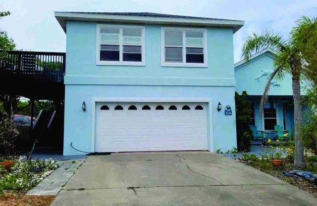 1100 Sq Ft One Bedroom - 1 Block to Uncrowded Beach