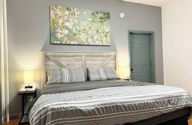 1157#2/First floor, King bed, Free parking,