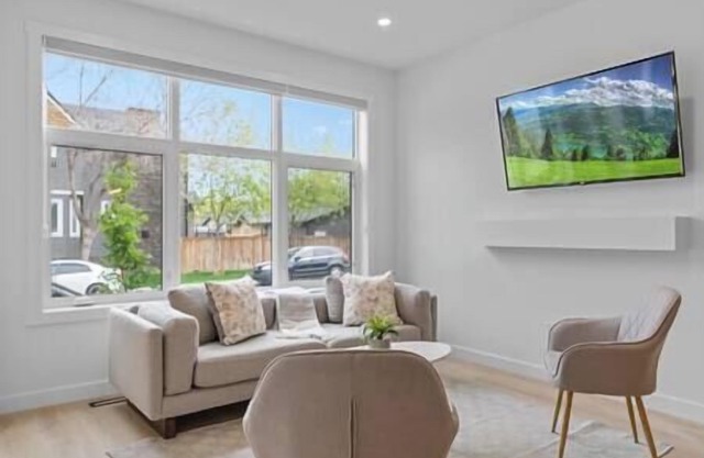 12 Guests | 2 King Beds | Ping Pong| 6 BR| Garage