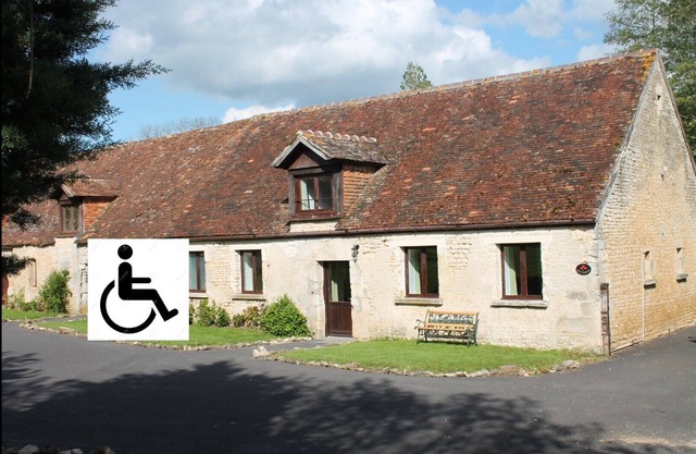 12-person Martin gîte (accessible) just a stone's throw from Suisse Normande!