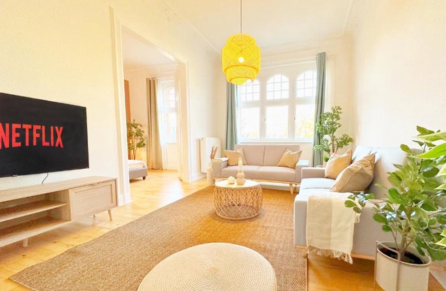 120qm Denkmal Apartment in Krefeld mit Stuck und Balkon - BEUYS Apartments - Krefeld