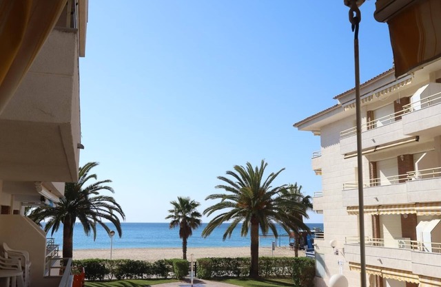 121 - COLIBRI - TWO BEDROOM APARTMENT WITH VIEWS TO THE SEA AND SWIMMING POOL