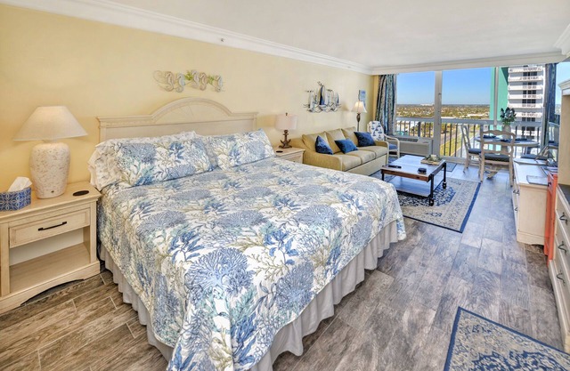 1222- Ocean Views - Private Balcony