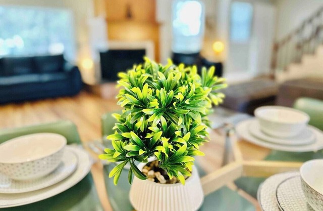 13 Beds 7 TVs Sleeps19 W2 AC