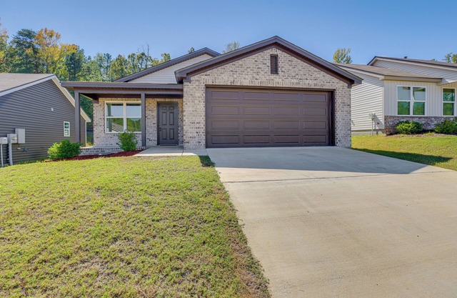 13 Mi to Tuscaloosa Riverwalk: Cottondale Home