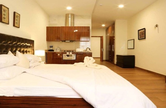 1313 luxury&secure 3 bedroom apartments 24/7 electricity 3/4/10