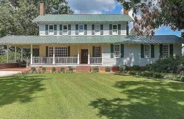 15 acre luxury farmhouse with pool in Blythewood, SC, Circa 1788.