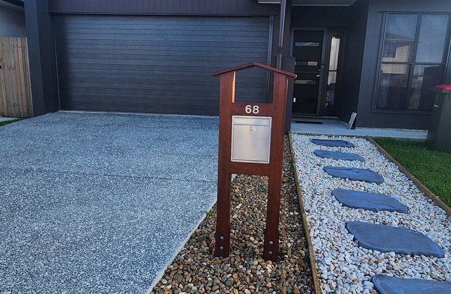 15 minutes to Australia Zoo.nClose to the beachesnCentral location.