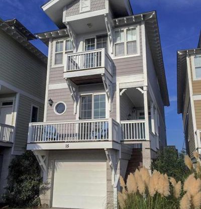 15 Quarterdeck Lane