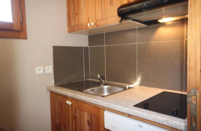 150m from ski slopes, 5th floor, view mountain, tv, ski locker, 47m², Montchavin La Plagne