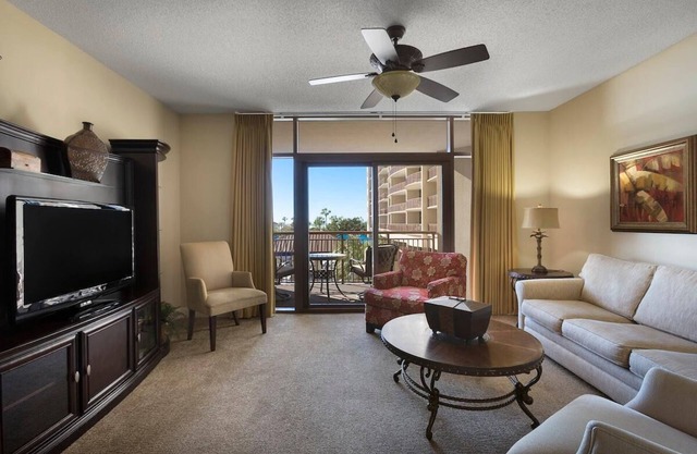 15th-Floor Coastal Elegance: Oceanfront Retreat with King Bed and Modern Comforts