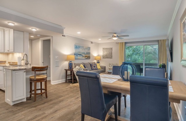 1685 Bluff Villas/Walk to Beach/Walk to Salty Dog/2nd Row Ocean
