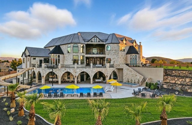 16K sqft Castle! Sleeps 40. Theater. Rock-Climbing Wall. Gym. Pool. VIEWS!