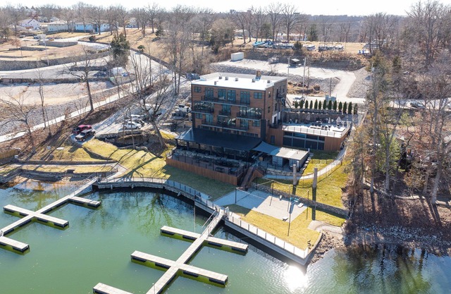 17 BEDROOMS! Sleeps 46- Lake Front Luxury/Pool/Spa/Heart of Osage Beach