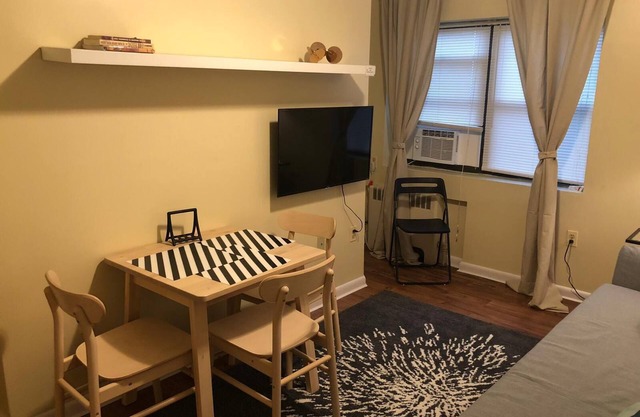 1703 3B · Worthy 2bed Apt-20 min to NYC/Parking Avail.