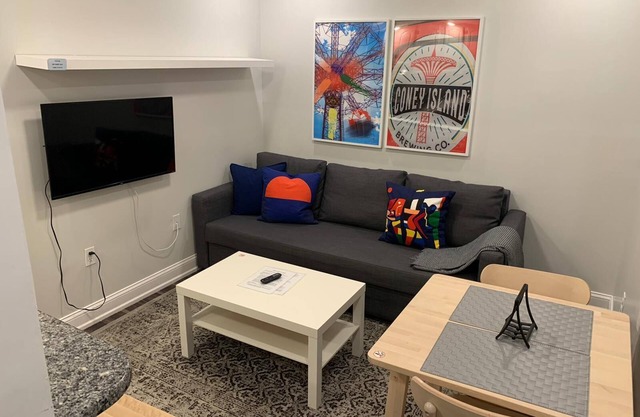 1703 5C · Artistic 1bed Apt/20 min to NYC-Parking Avail.