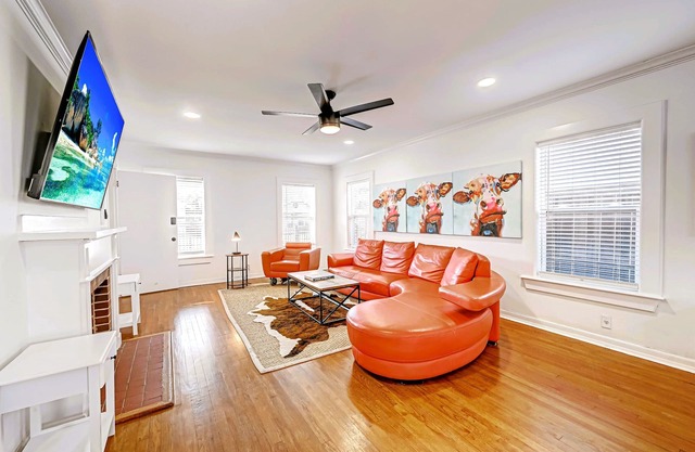 1712 Fairview 2KING/1BA Bottom Apt Duplex Pets Ok!n10 FURNISED APARTMENTS ONSITE