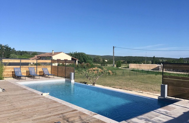 175 m2 contemporary house with patio and private infinity pool