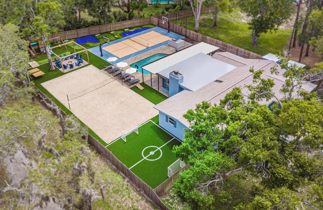 18 Guests I Pool Pickleball Volleyball