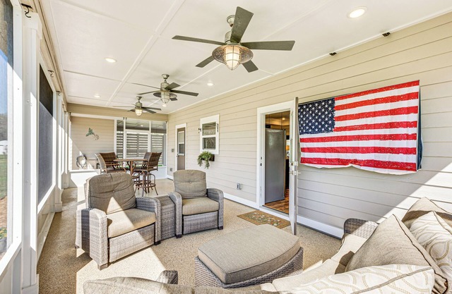 18 Mi to FSU: Quaint Cottage on 8 Acres w/Grill!