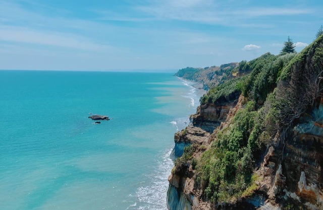 180° sea views, superior coastal cottage