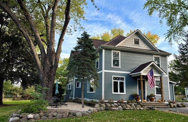 1880s Beauty! Family Fun. Walk to Downtown Green Lake, Heidel House & Golf!