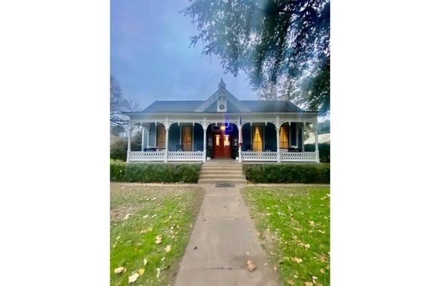 1886 Historic Boxwood Bungalow