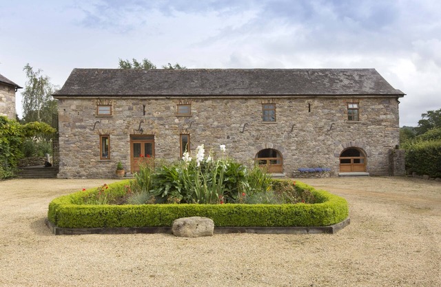 18th Century Coachhouse in a Courtyard Setting