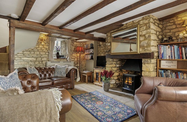18th century period holiday cottage in the Cotswolds with garden - Lavender Cottage, Bourton