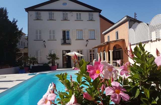 18th century town house with private pool Lyon L'Île Barbe