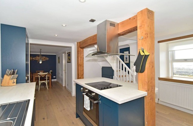19 Fore Street - Beach view cottage in a quiet coastal village