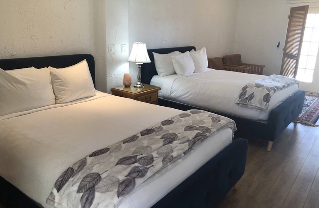 19 Resort- Double King, Pool, Hot Tub, Kitchen, Grill