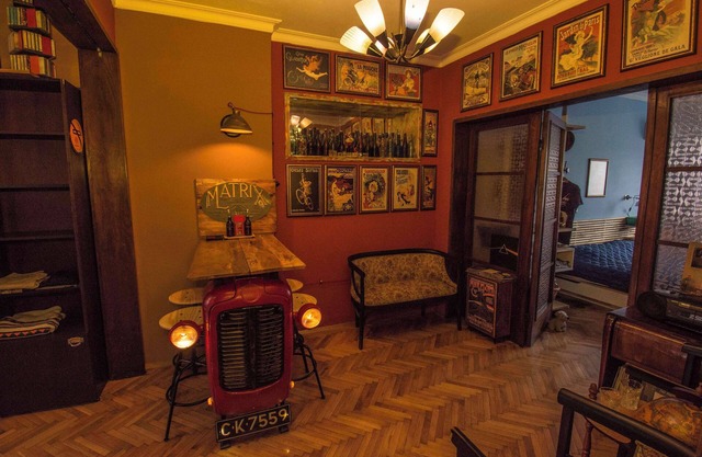 -1900-Twentieth Century Host-Central Location