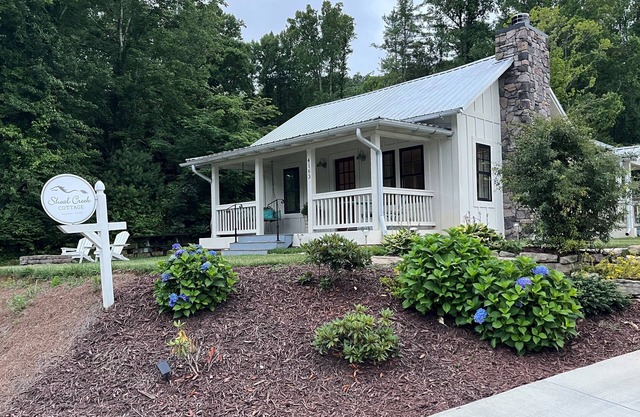 1920's Farmhouse near Dupont State Recreational Forest