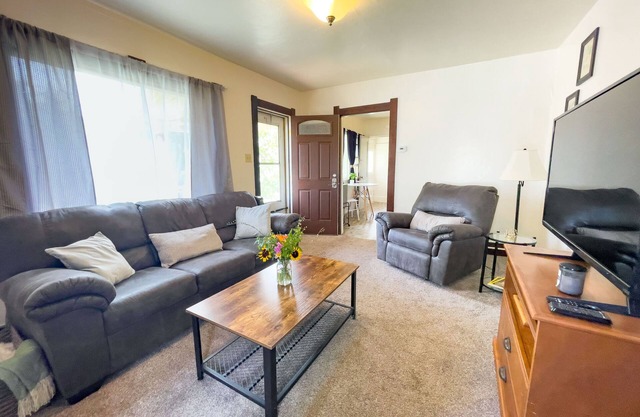 1920s Home for Extended Stays. Pet-Friendly and Extra Spaces!