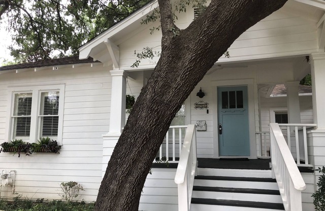 1930's Casa Luna in the heart of Alamo Heights