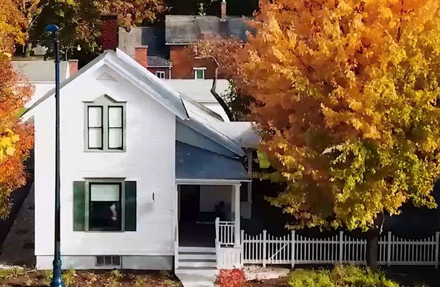 1950's Themed Historic Home In Downtown Frankenmuth Heart. Perfect location.