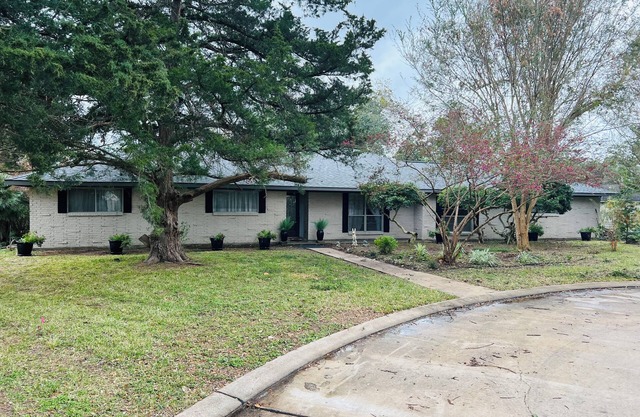 1960's Time Capsule, 4 bedrooms, 6 beds