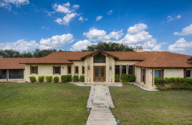 19702 State Highway 55, Uvalde, TX 78801