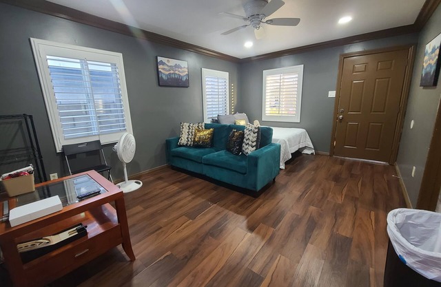 1A. Redondo Beach, LAX Free WiFi Private & Laundry