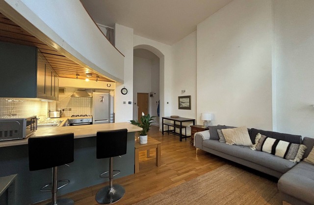 1BD Victorian Conversion with Gym, Brixton